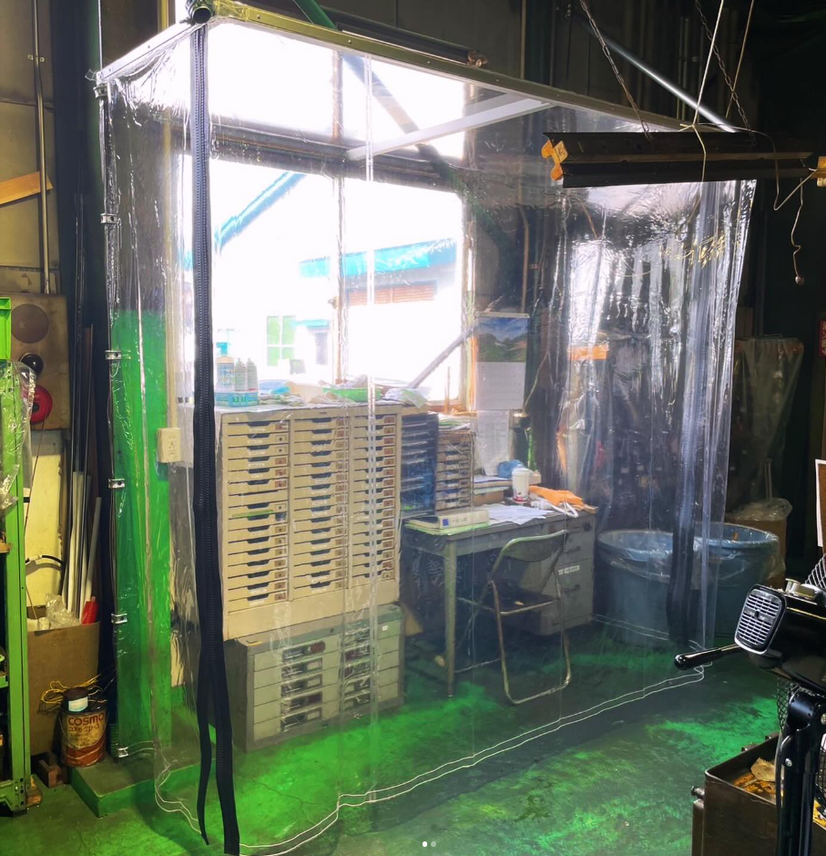 間仕切り透明カーテン