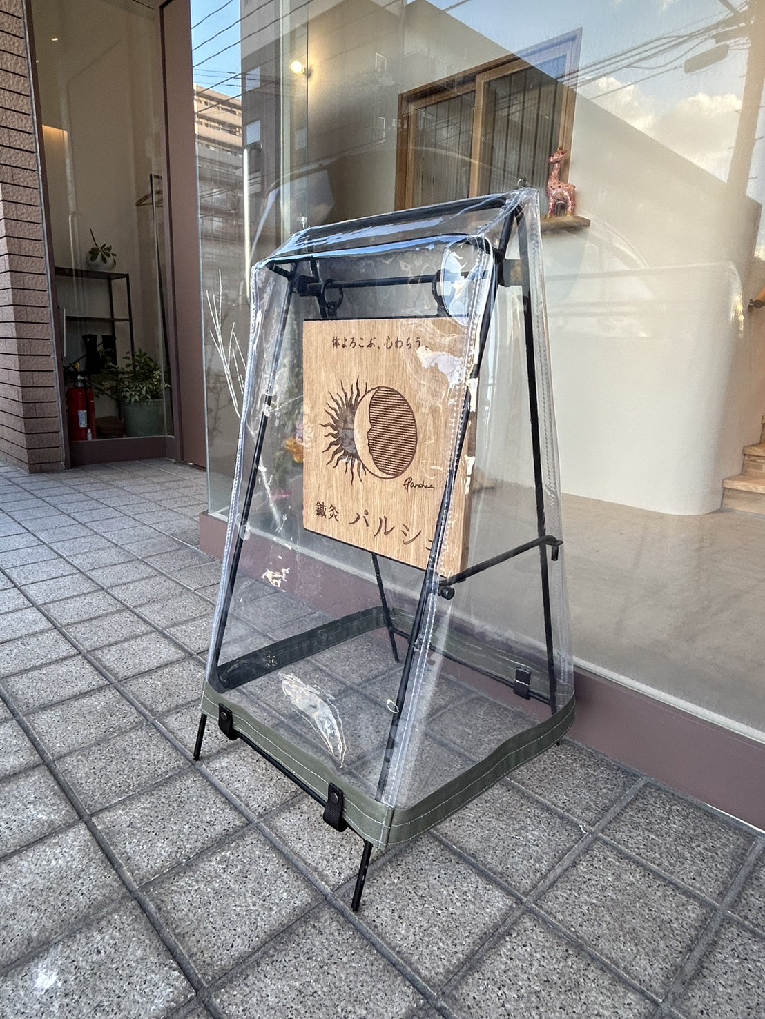 看板の透明カバー（店舗入り口屋外用）