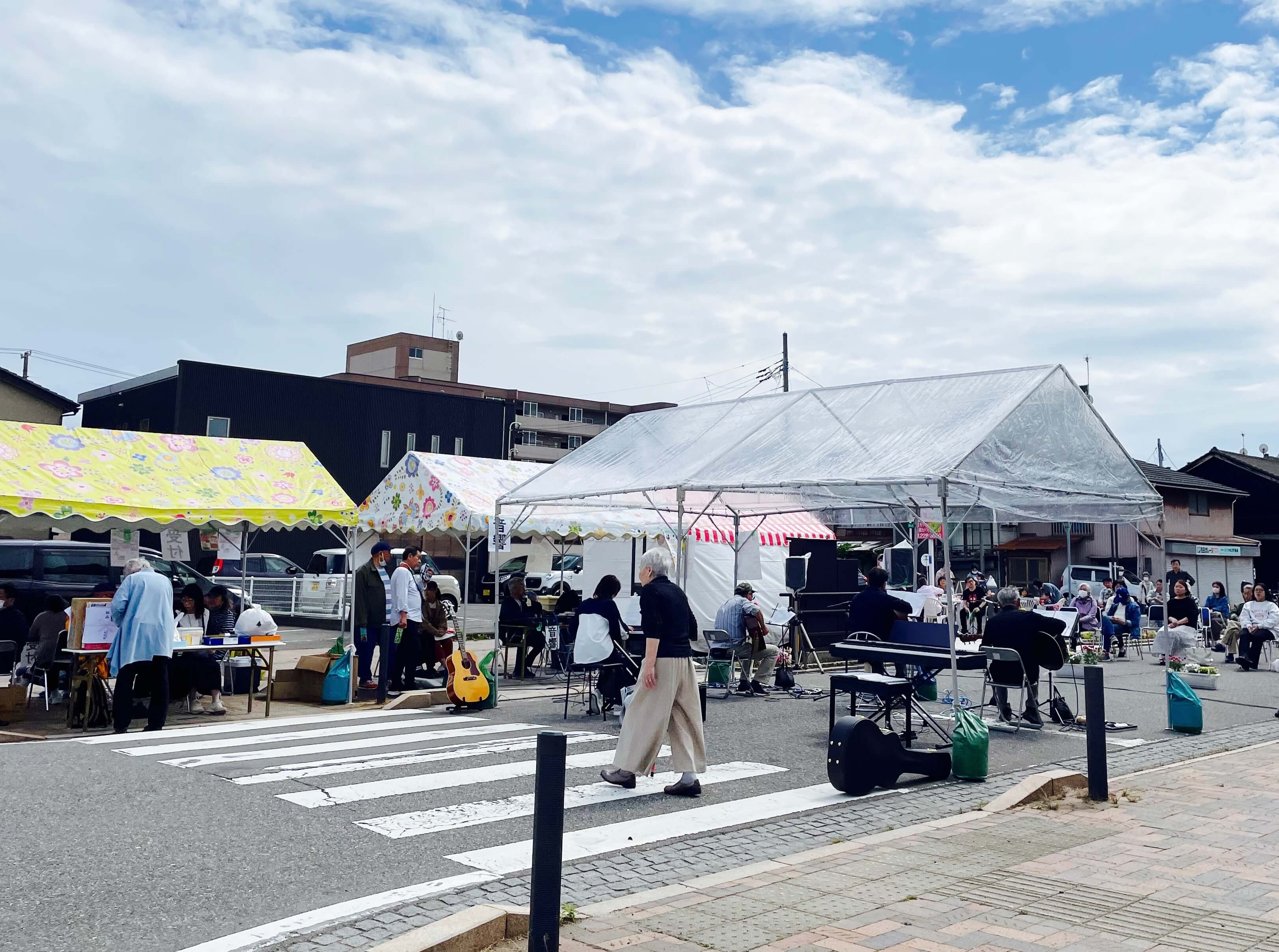 地域イベント　会場テント設営