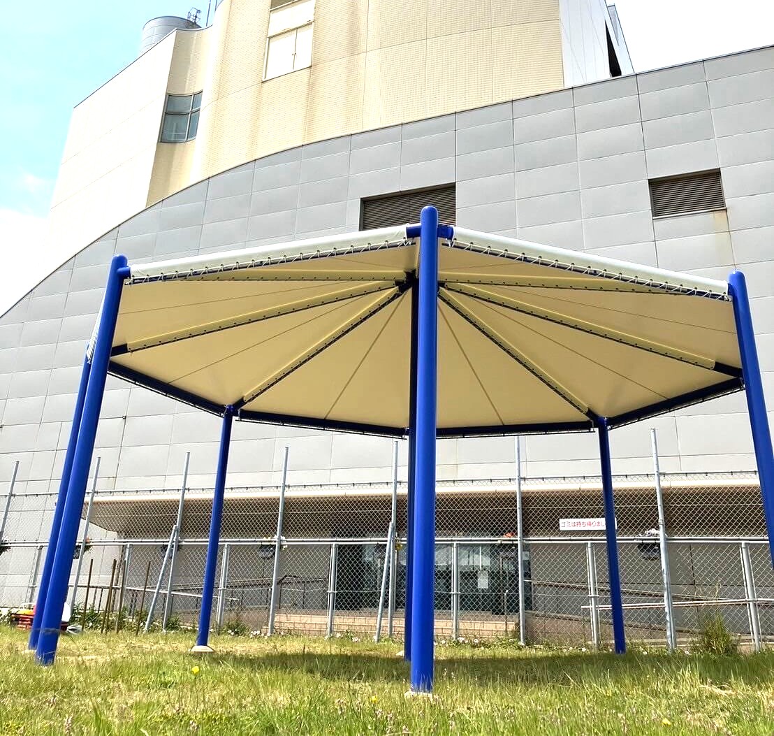 日よけ・雨よけテント（中型：基礎工事あり）